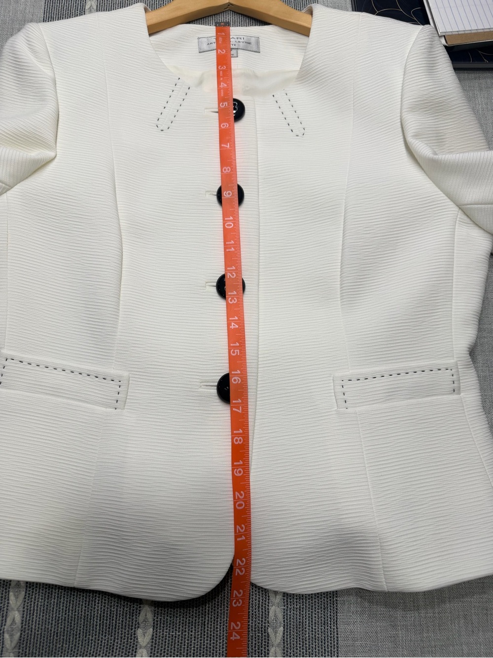 Tahari Arthur S. Lavine Classic Women's white/black Button-Front Collarless Jack - Picture 9 of 9